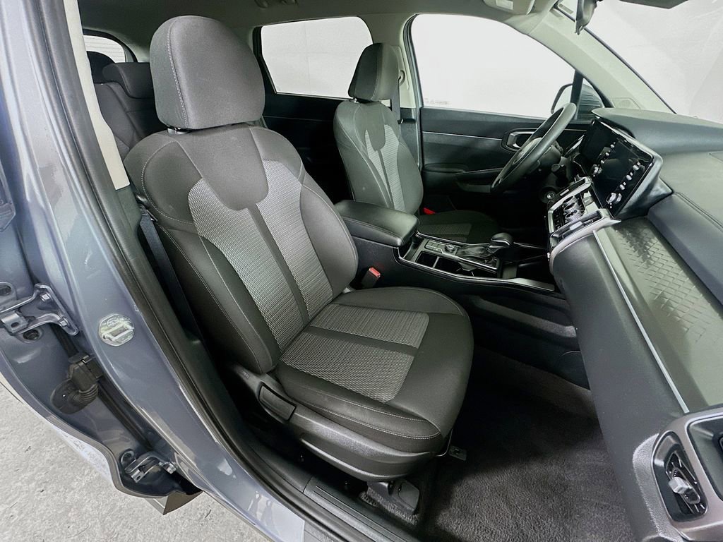 Certified 2023 Kia Sorento LX FWD image 6