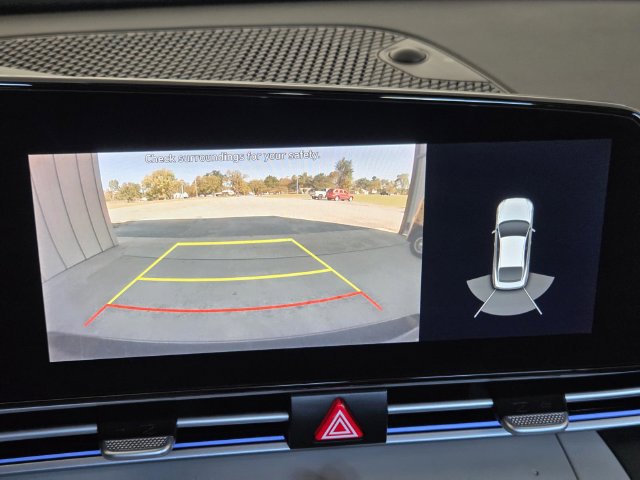 Used 2022 Hyundai Elantra Limited FWD image 18