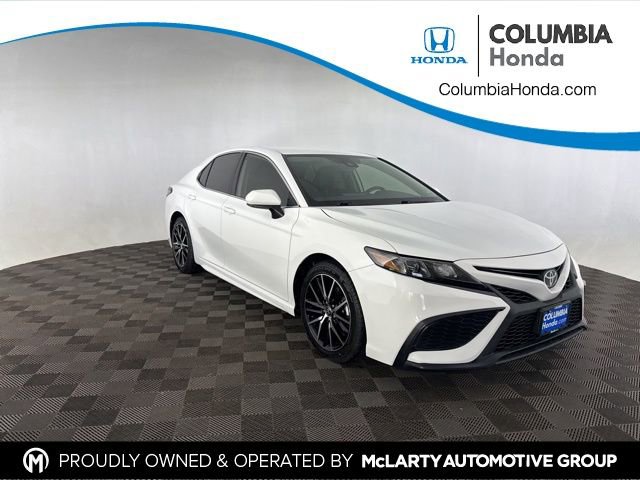 Used 2021 Toyota Camry SE image 1