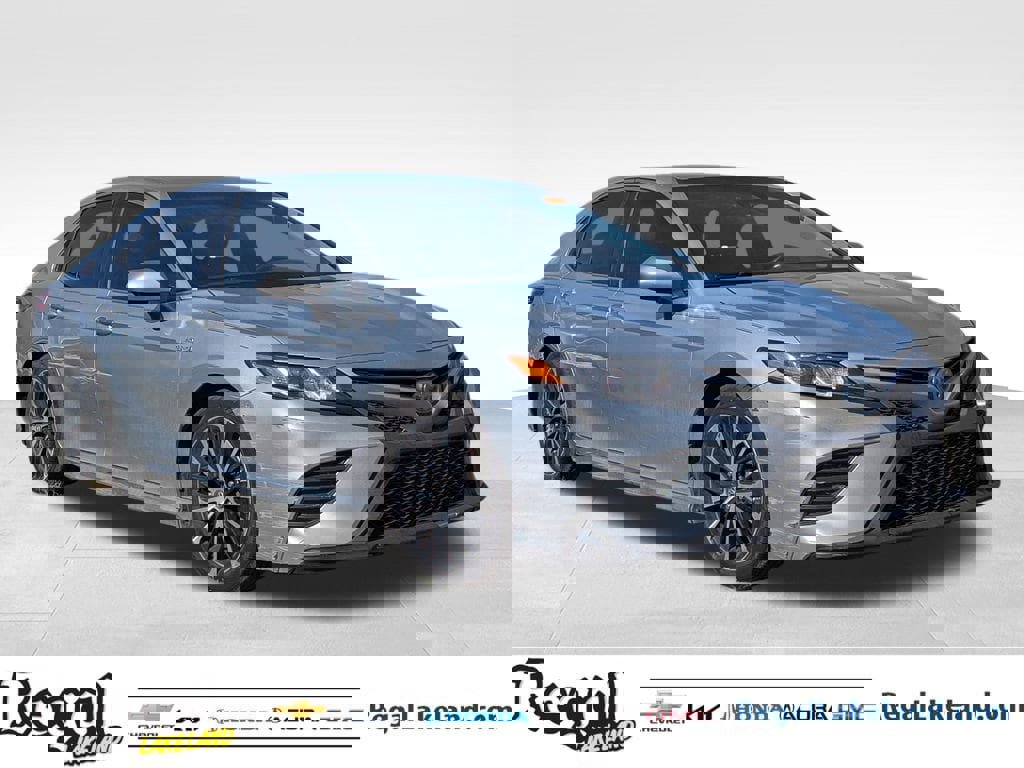 Used 2018 Toyota Camry SE image 6