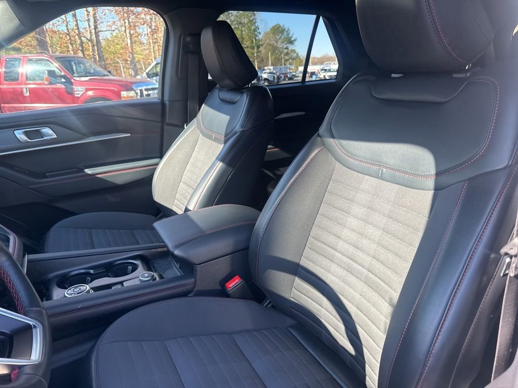 Certified 2025 Ford Explorer ST-Line image 18