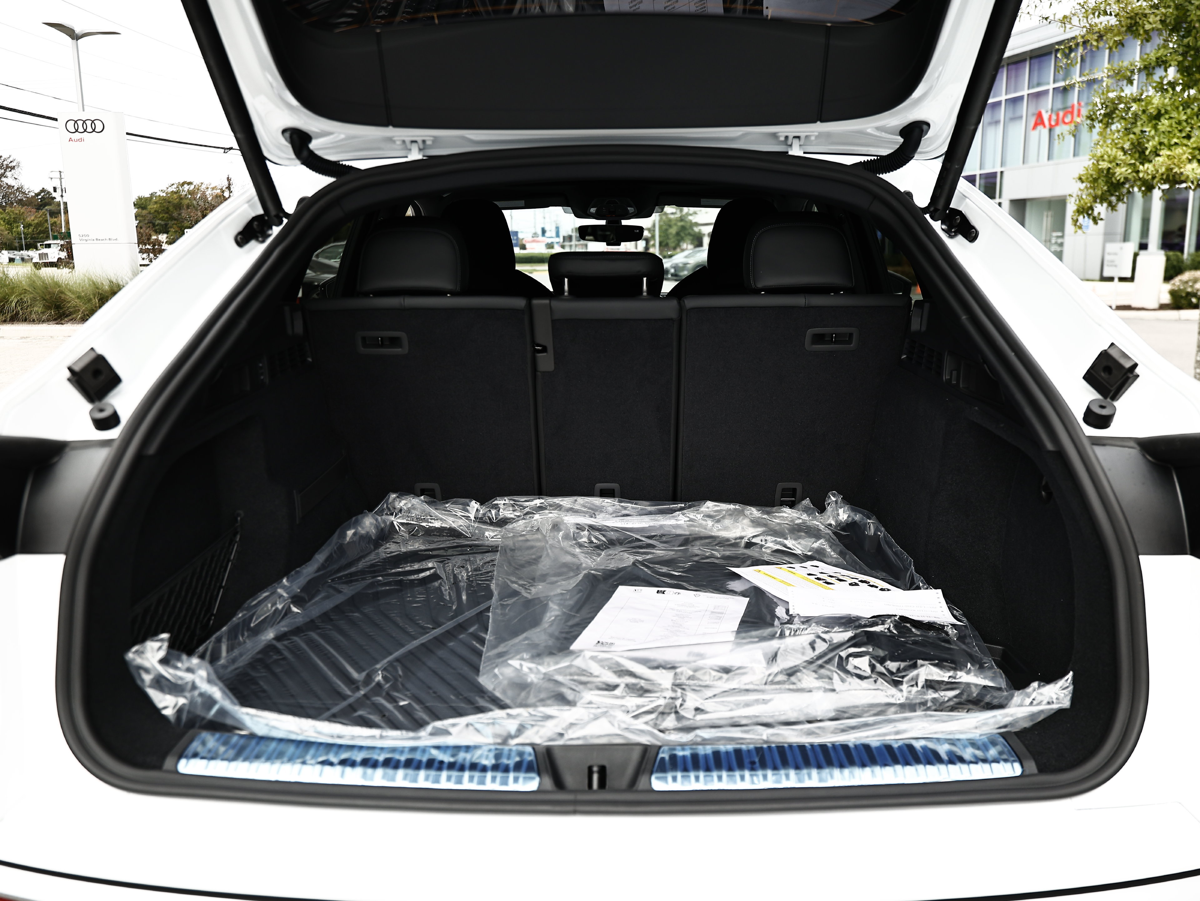 New 2026 Audi SQ5 Prestige AWD/4WD image 30