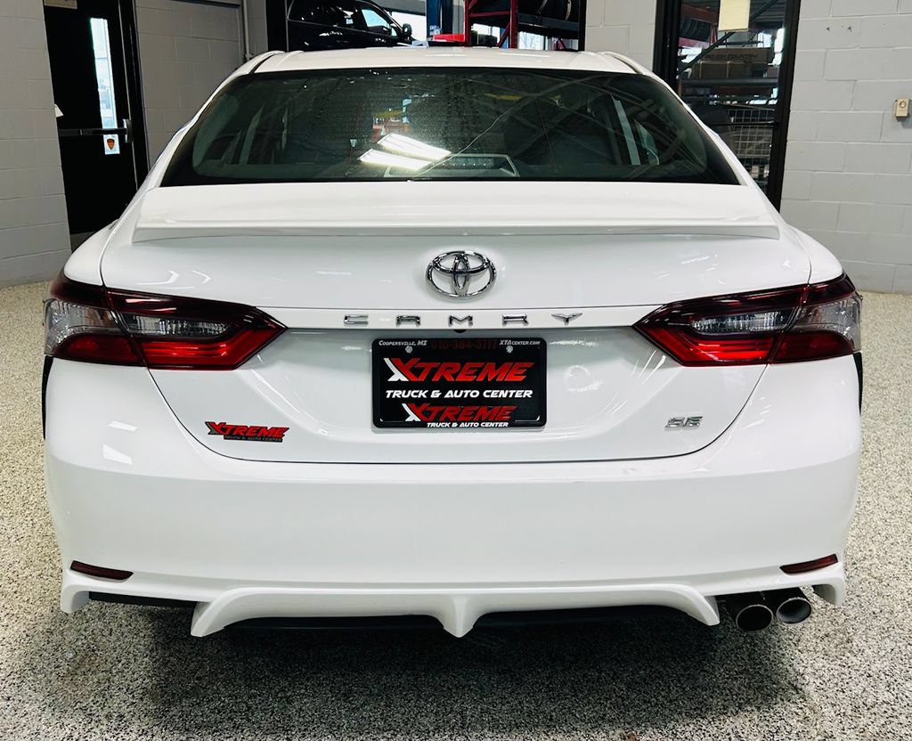 Used 2024 Toyota Camry SE FWD image 5