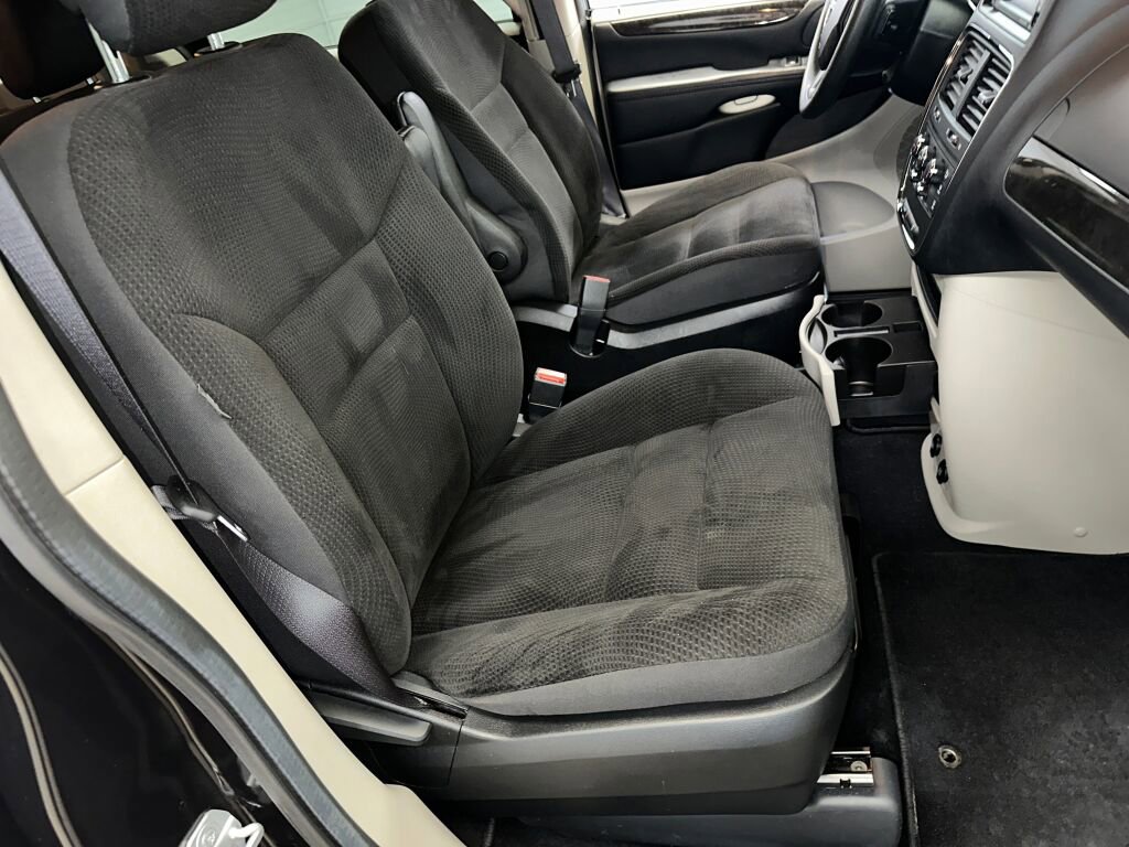 Used 2019 Dodge Grand Caravan SE image 24