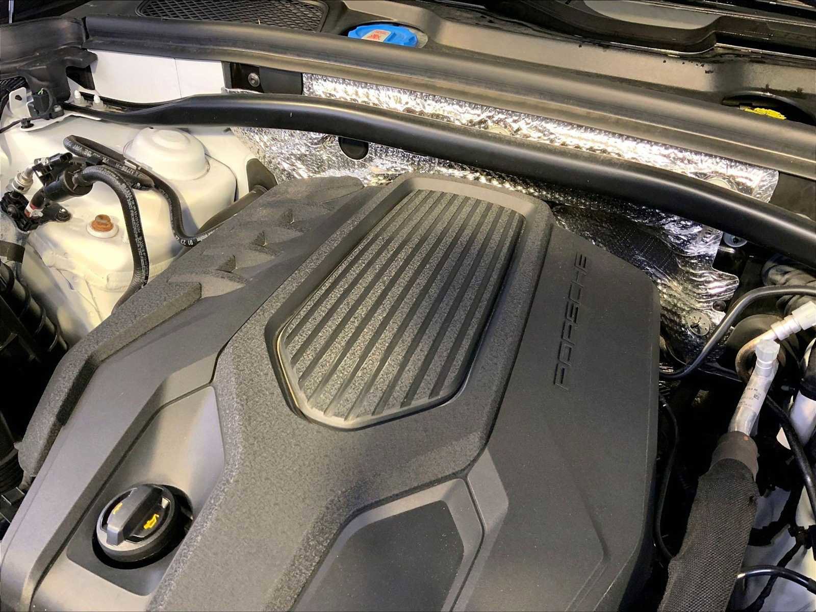Certified 2023 Porsche Macan Turbo image 33