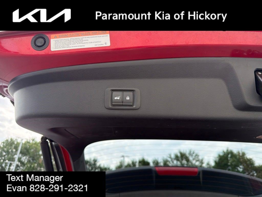 Used 2024 Mitsubishi Outlander SE Black Edition FWD image 11