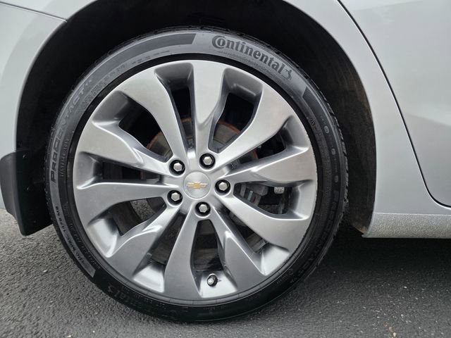Used 2017 Chevrolet Malibu Premier w/ Premier Sun and Wheel Package FWD image 9
