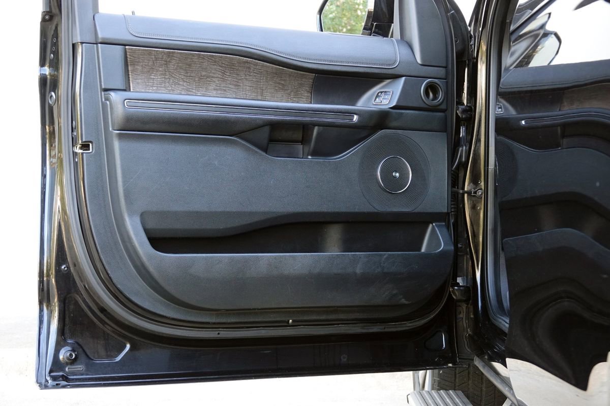 Used 2020 Ford Expedition Limited image 37