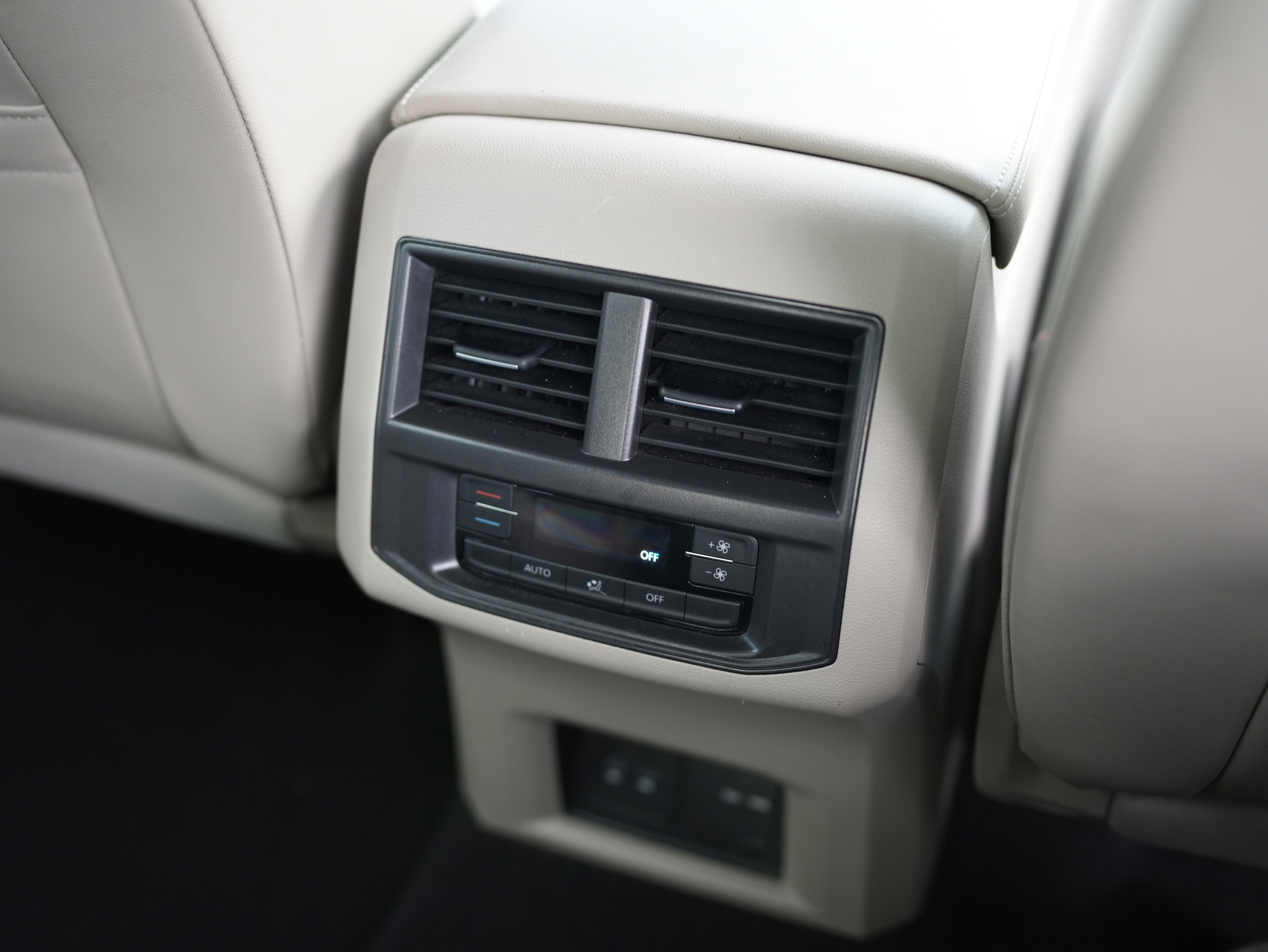 Certified 2022 Volkswagen Atlas SE w/ Black Wheel Package image 30