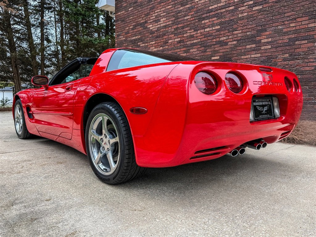 Used 2004 Chevrolet Corvette Coupe w/ Roof Package image 26