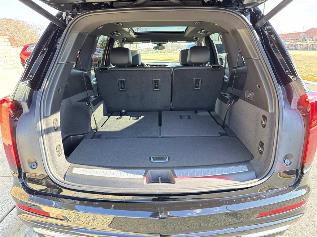 Used 2025 Cadillac XT6 Luxury image 14