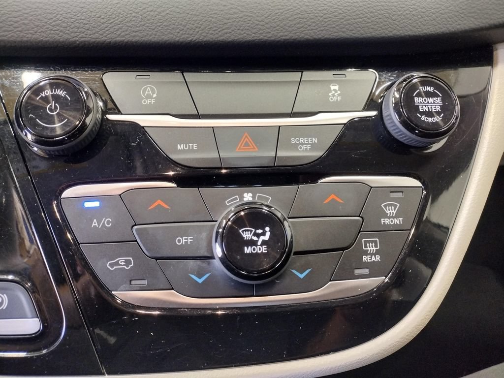 Used 2023 Chrysler Voyager LX FWD image 31