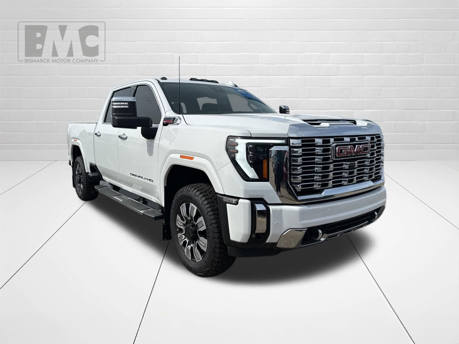 Used 2024 GMC Sierra 2500 Denali w/ Technology Package AWD/4WD image 2
