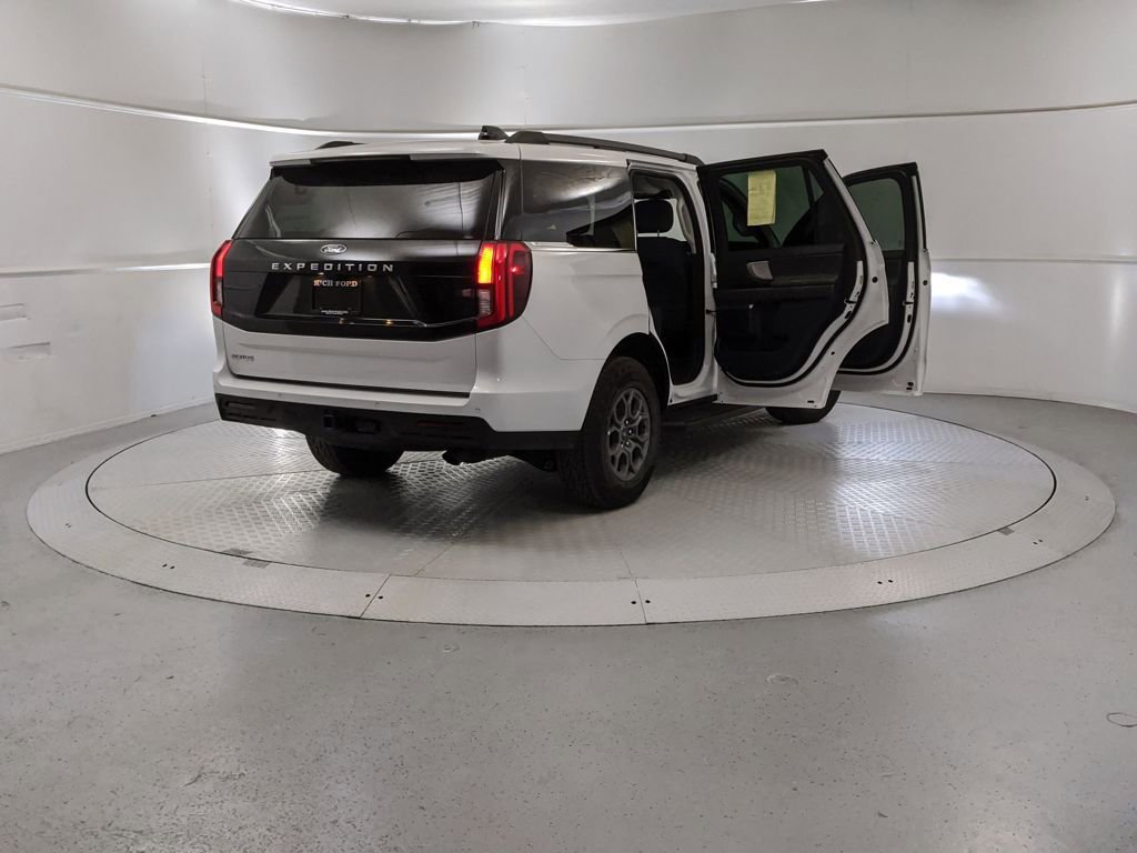 New 2025 Ford Expedition Active image 9