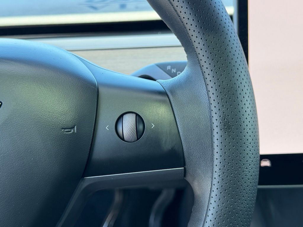 Used 2023 Tesla Model Y Long Range image 24