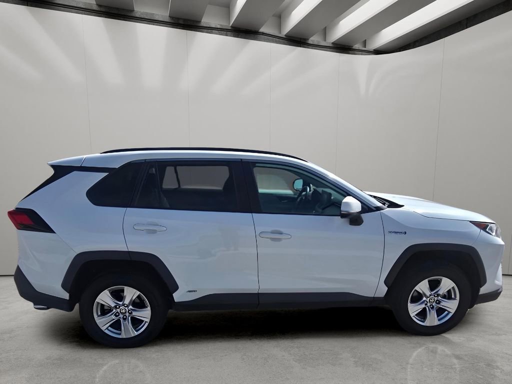 Used 2021 Toyota RAV4 XLE w/ Convenience Package image 4