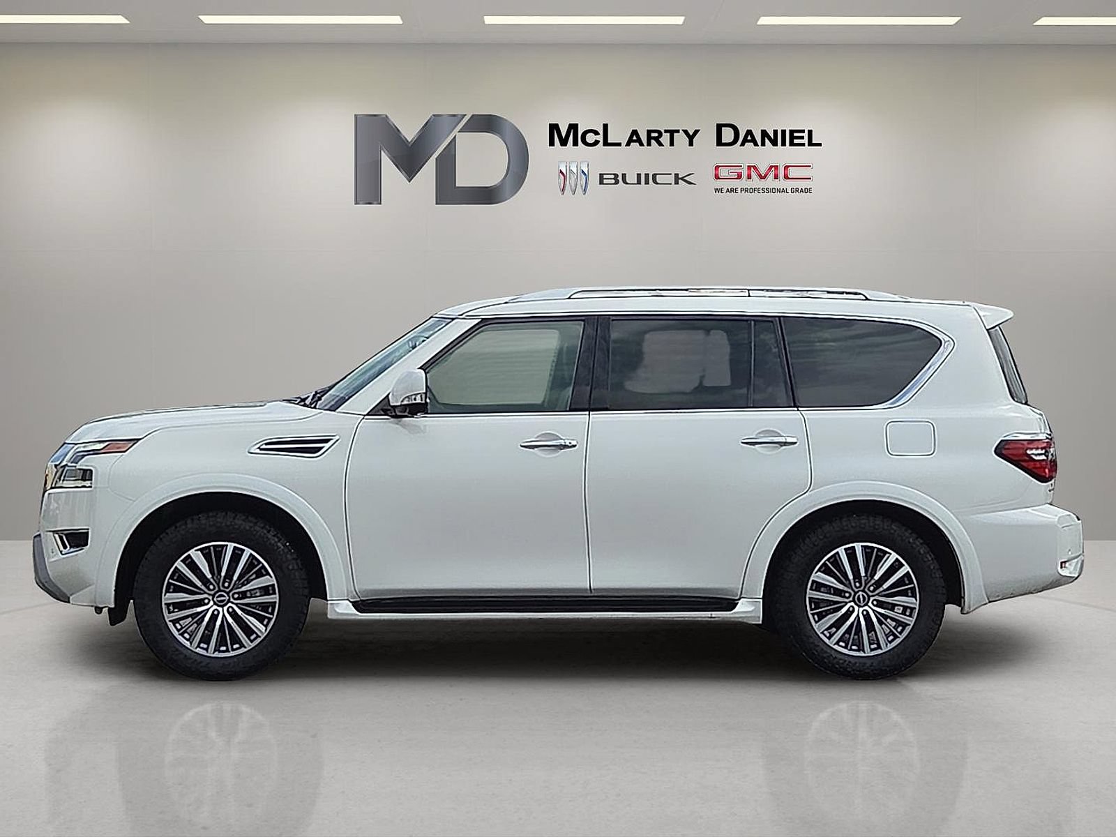Used 2024 Nissan Armada SL w/ Cargo Package AWD/4WD image 2