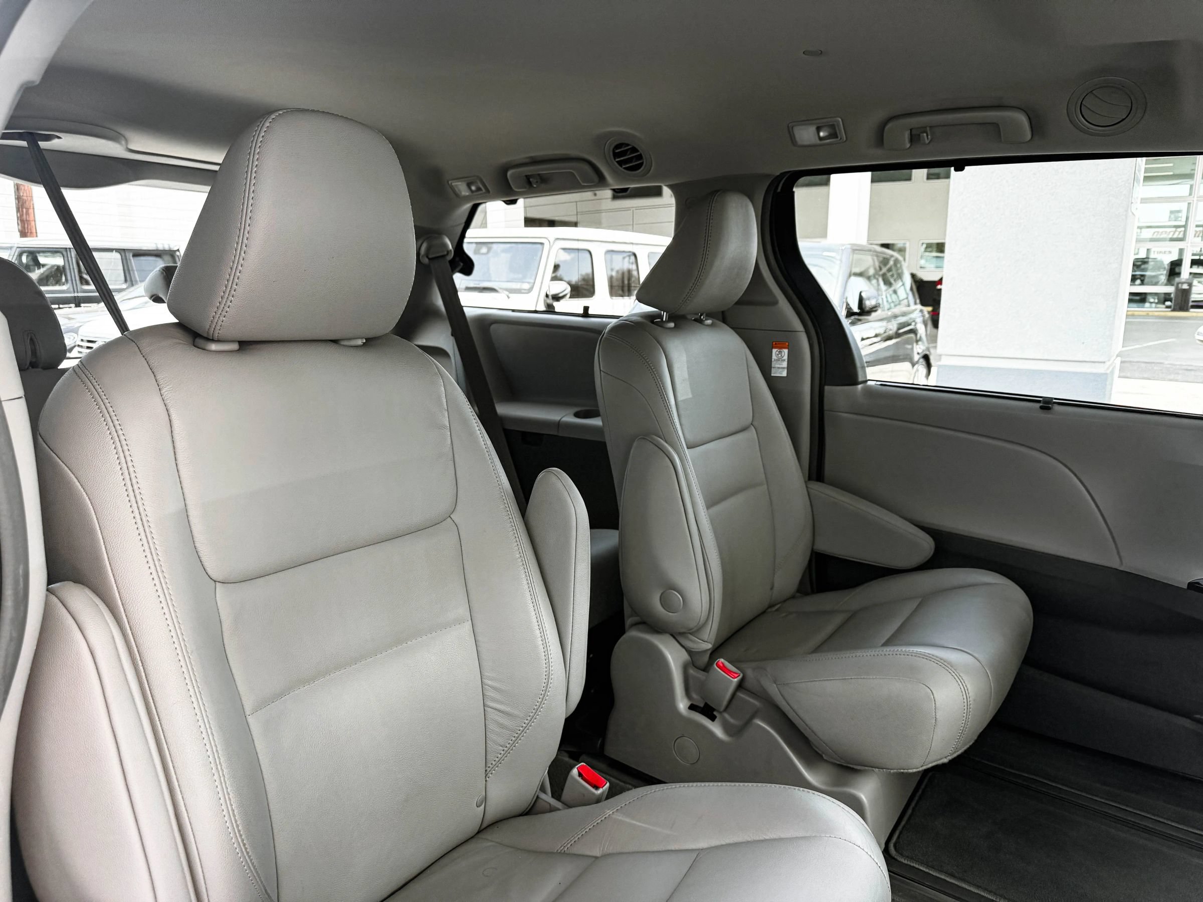 Used 2019 Toyota Sienna XLE w/ XLE Navigation Package AWD/4WD image 30