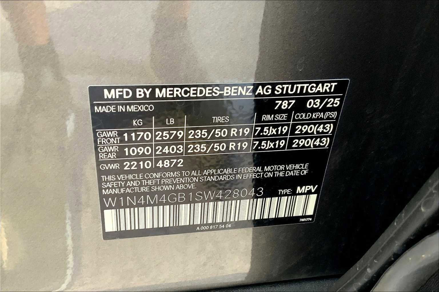 New 2025 Mercedes-Benz GLB 250 image 16