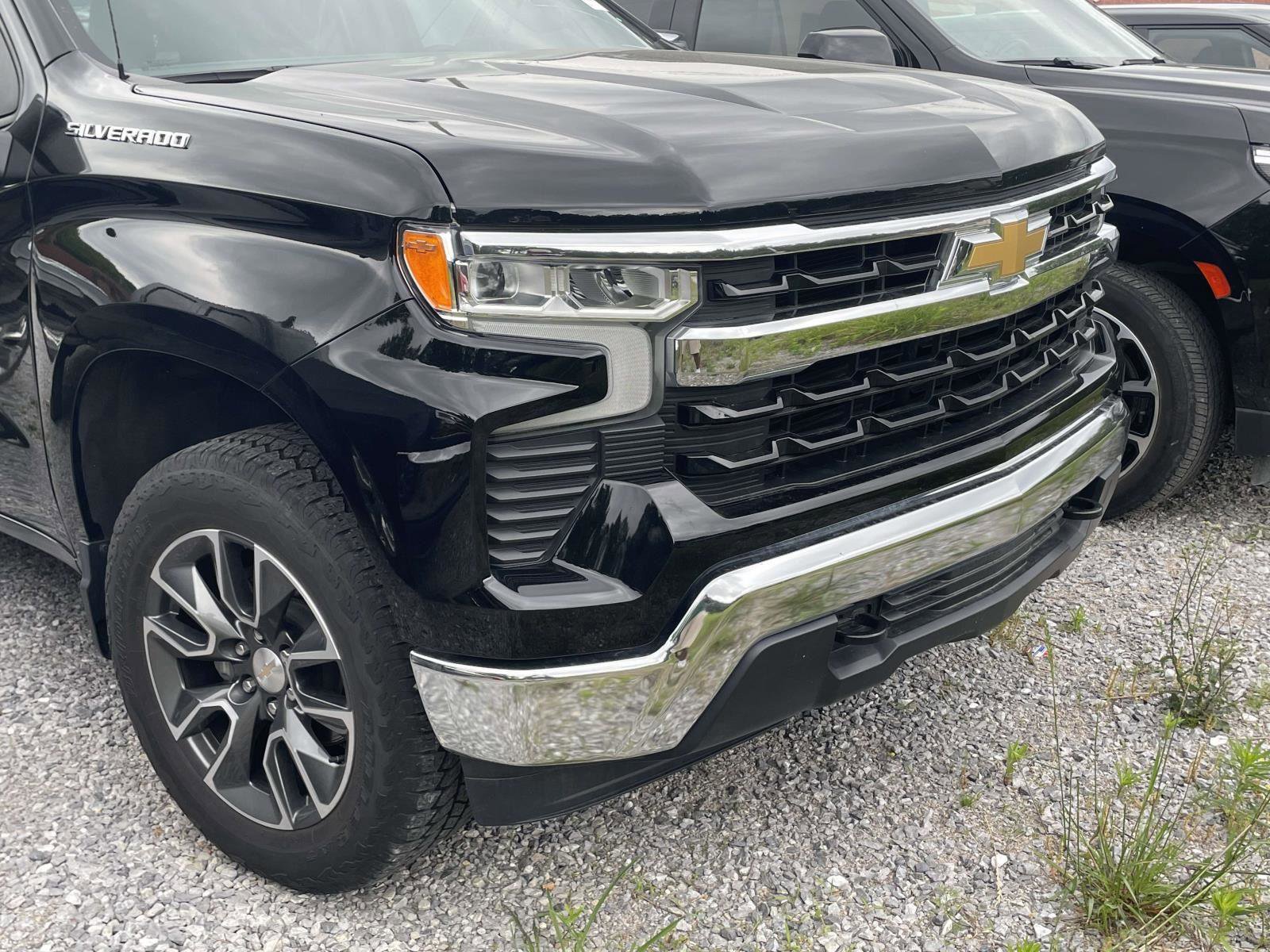 Used 2024 Chevrolet Silverado 1500 LT AWD/4WD image 4