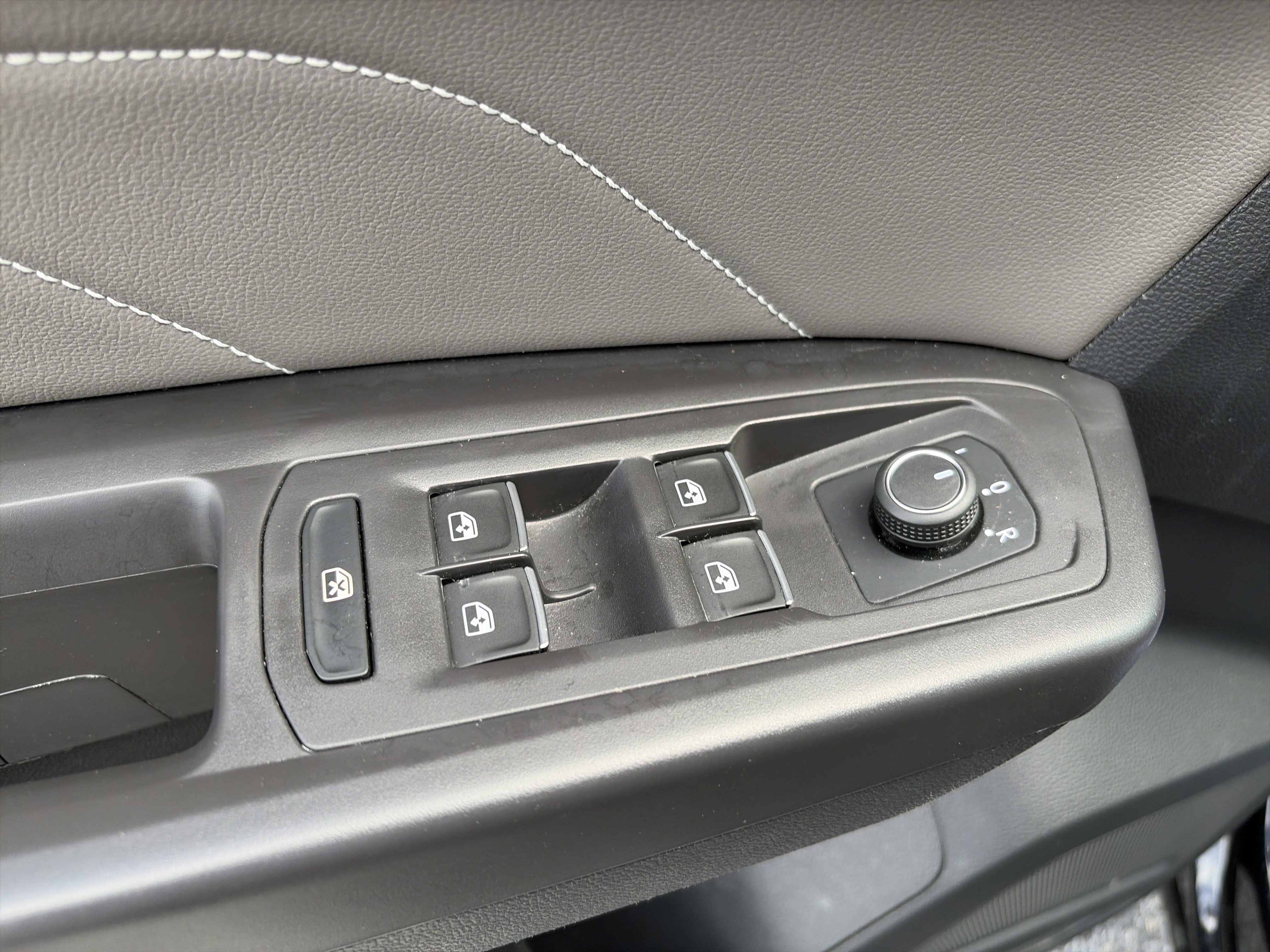 Used 2023 Volkswagen Atlas SE image 19