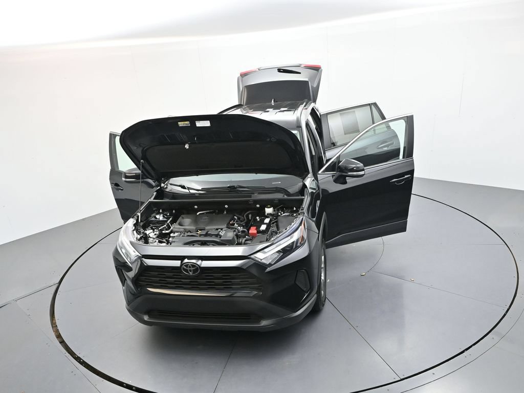Used 2025 Toyota RAV4 XLE FWD image 32