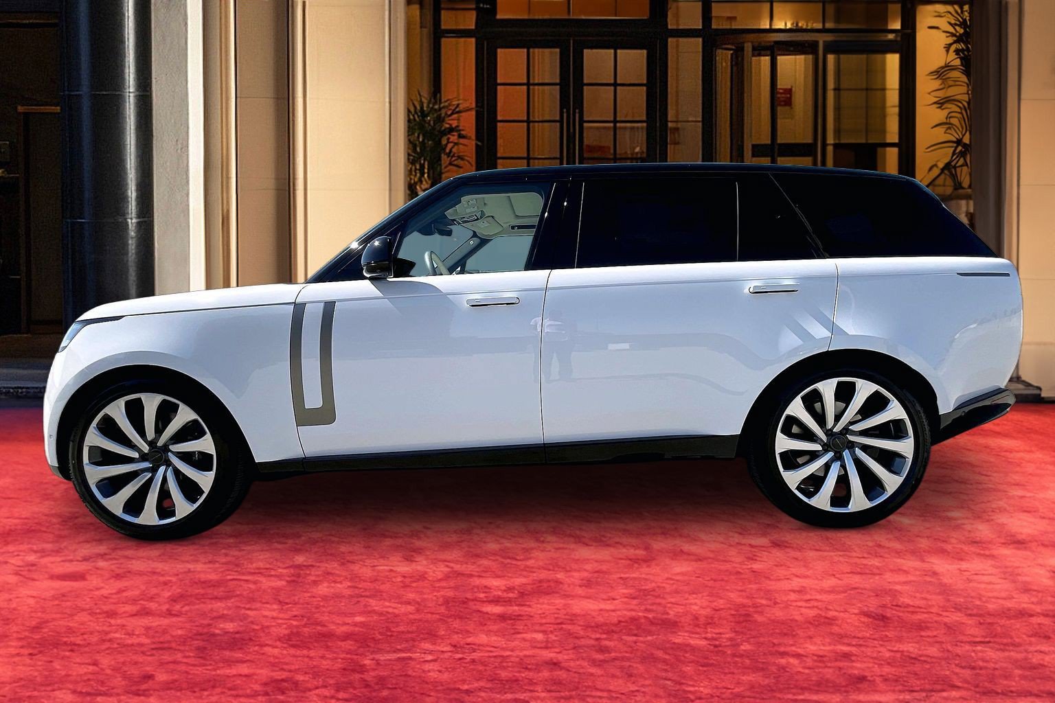 New 2026 Land Rover Range Rover Long Wheelbase SE AWD/4WD image 2