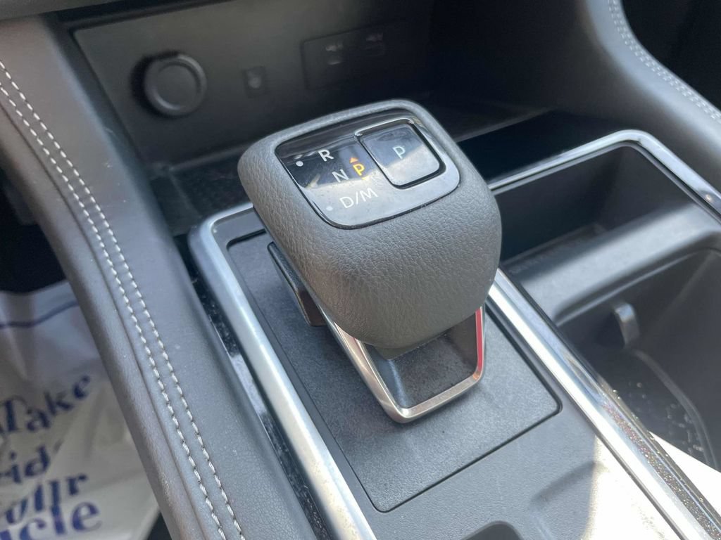 Used 2025 Nissan Pathfinder Platinum AWD/4WD image 43
