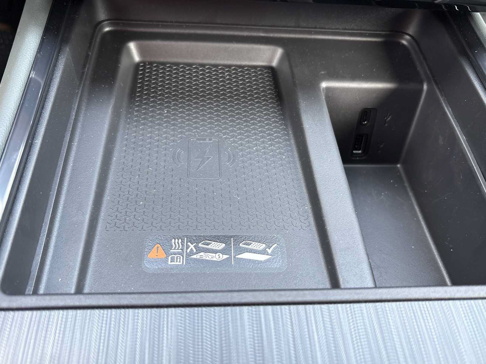New 2026 GMC Acadia AT4 w/ Luxury Package AWD/4WD image 9