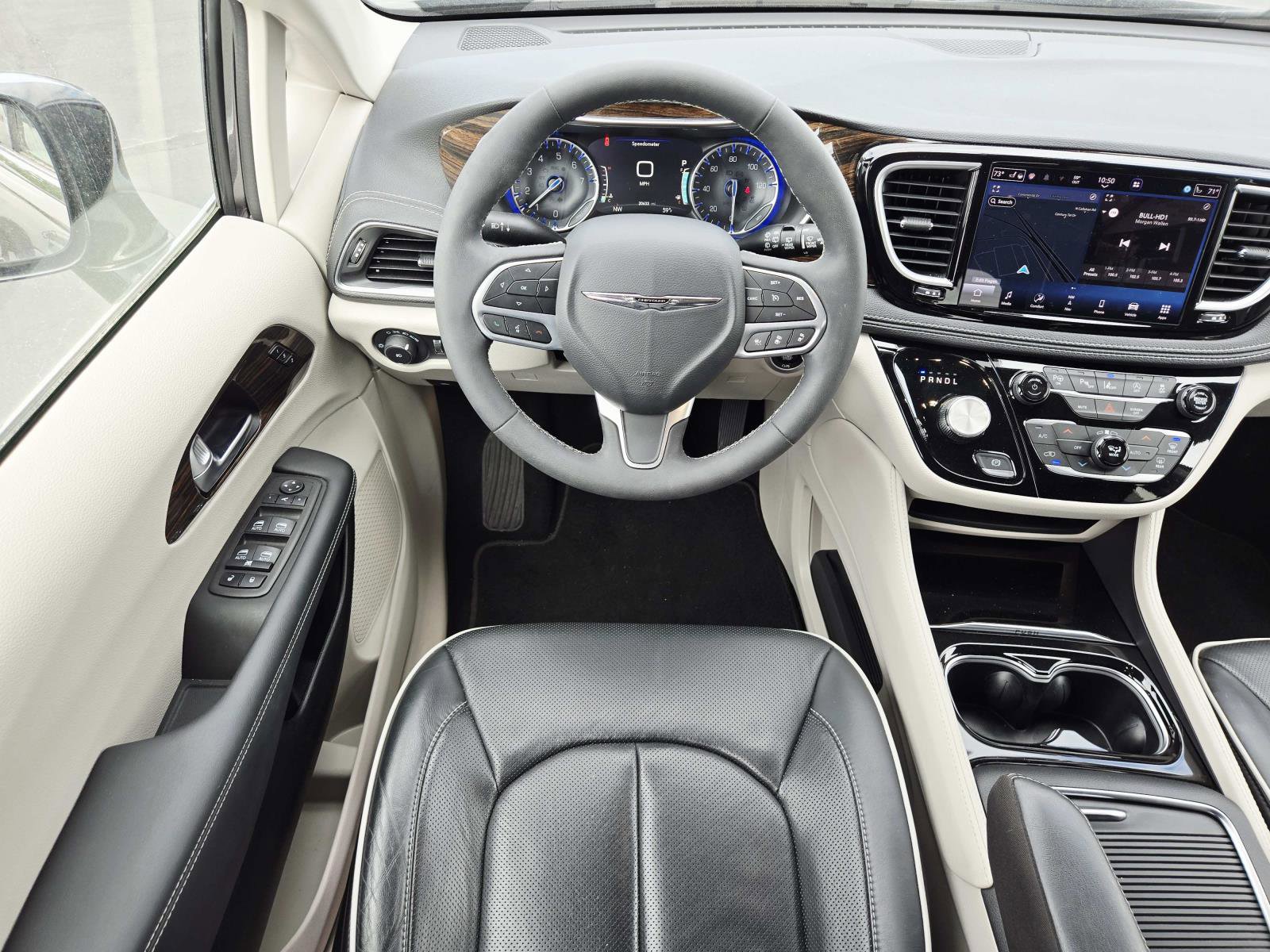 Used 2023 Chrysler Pacifica Limited FWD image 12