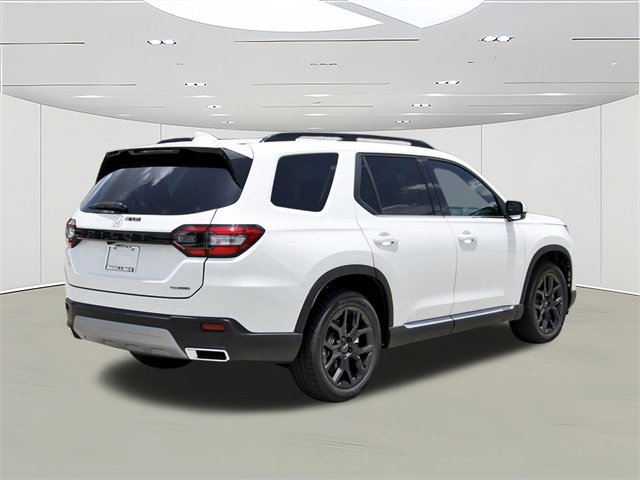 New 2025 Honda Pilot Touring image 3