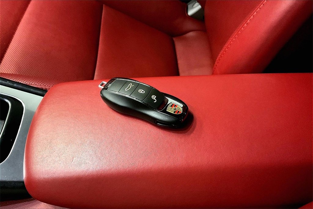 Used 2016 Porsche 911 Turbo image 21