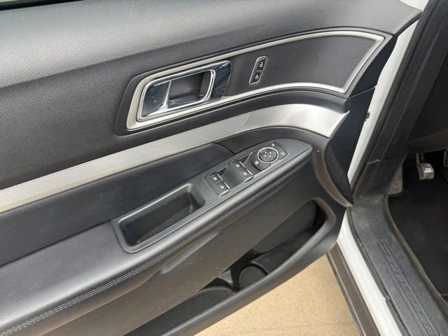 Used 2017 Ford Explorer XLT image 16