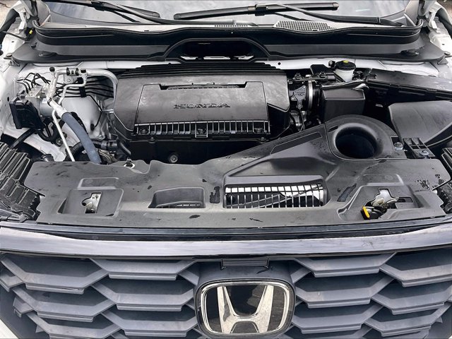 Used 2025 Honda Pilot Sport image 11