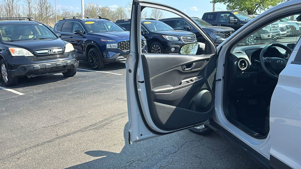 Used 2023 Hyundai Kona SEL AWD/4WD image 11