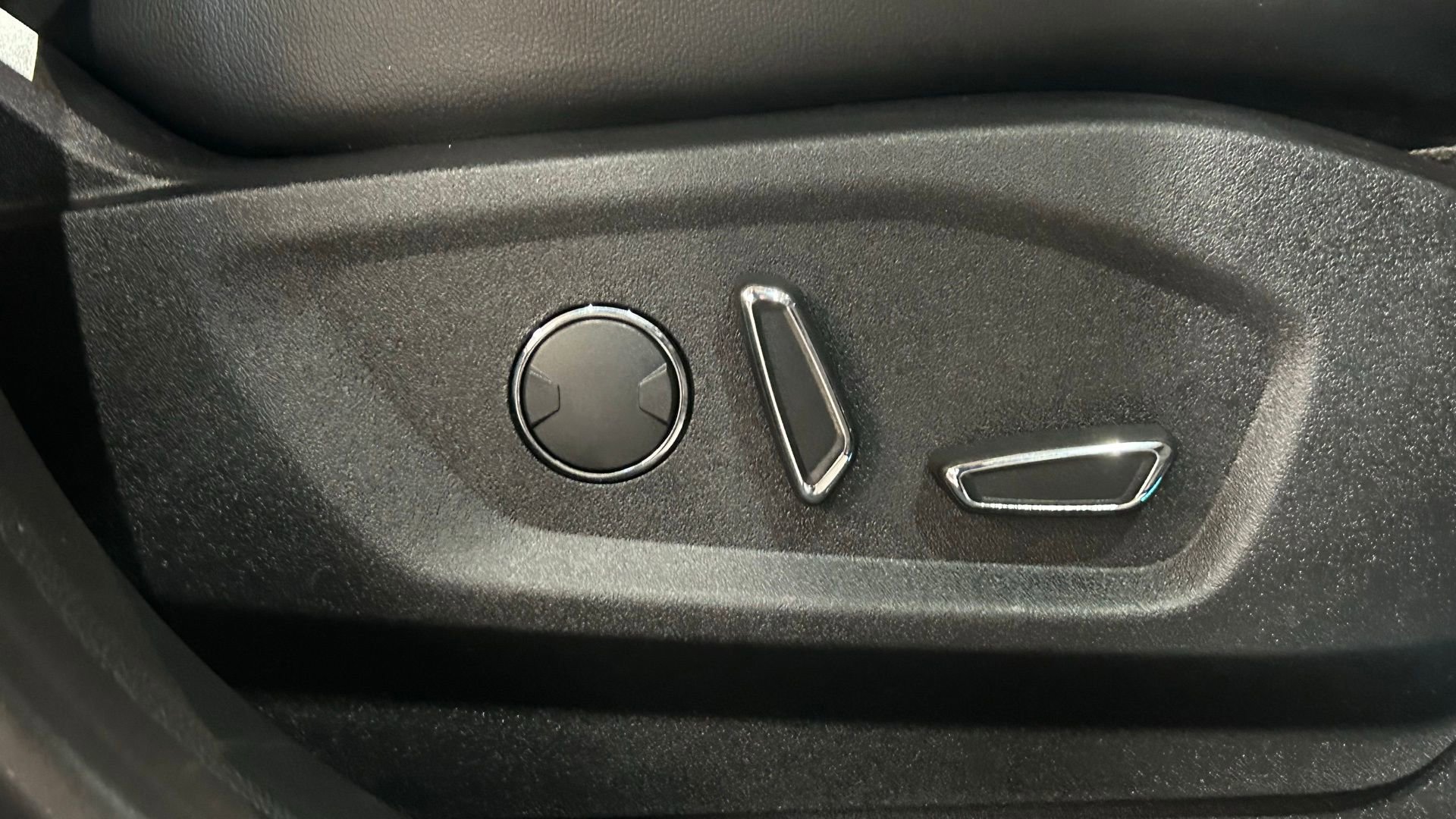 Used 2019 Ford Edge Titanium AWD/4WD image 52