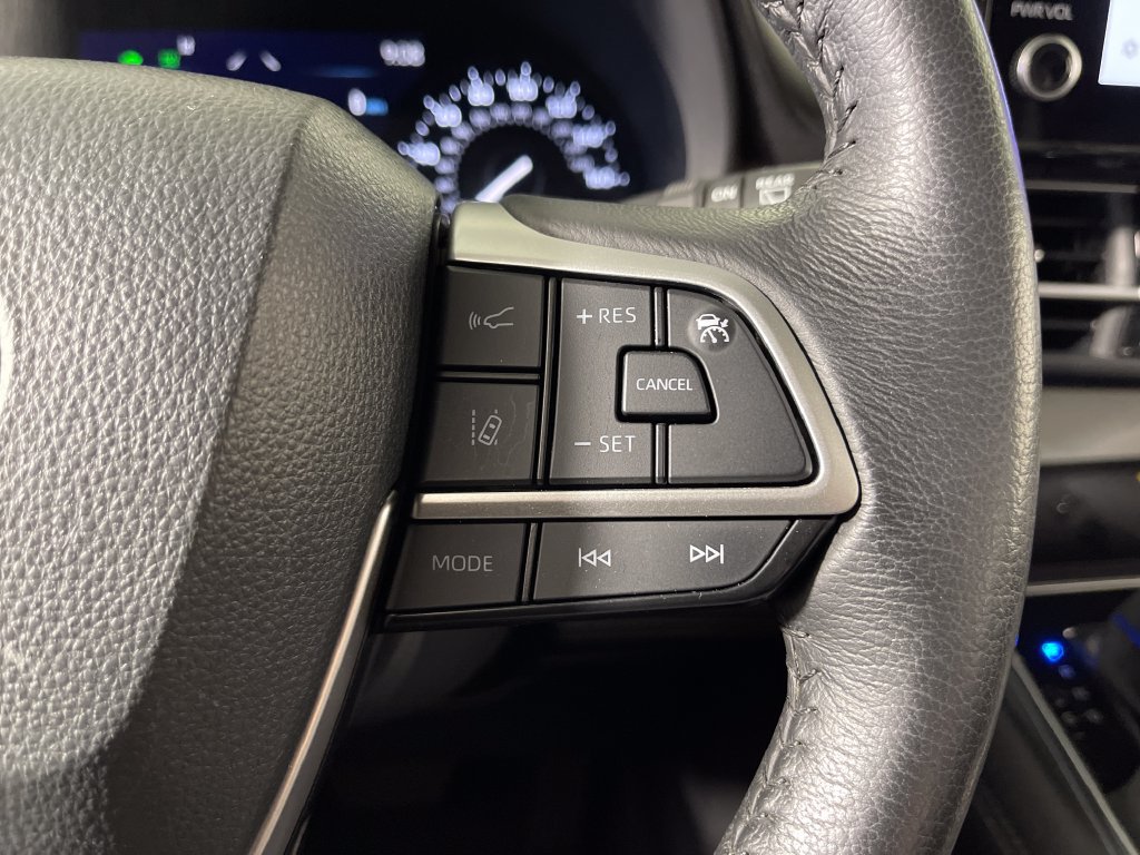 Certified 2025 Toyota Sienna XLE FWD image 27