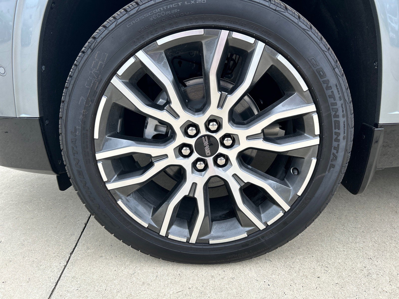 New 2026 GMC Acadia Denali Ultimate w/ LPO, Floor Liner Package FWD image 9