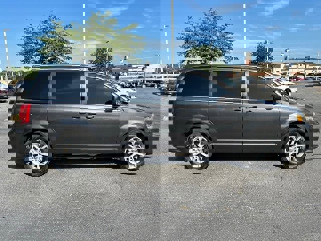 Used 2019 Dodge Grand Caravan SXT image 9