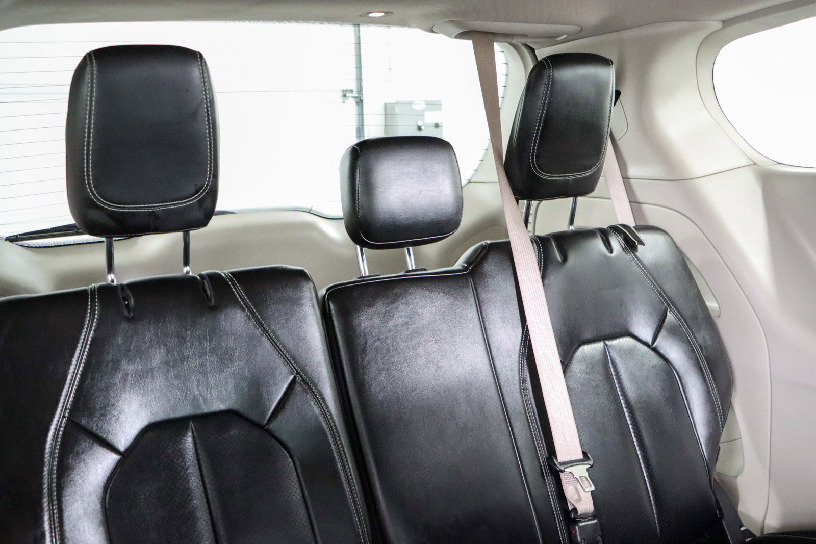 Used 2023 Chrysler Pacifica Touring-L image 29