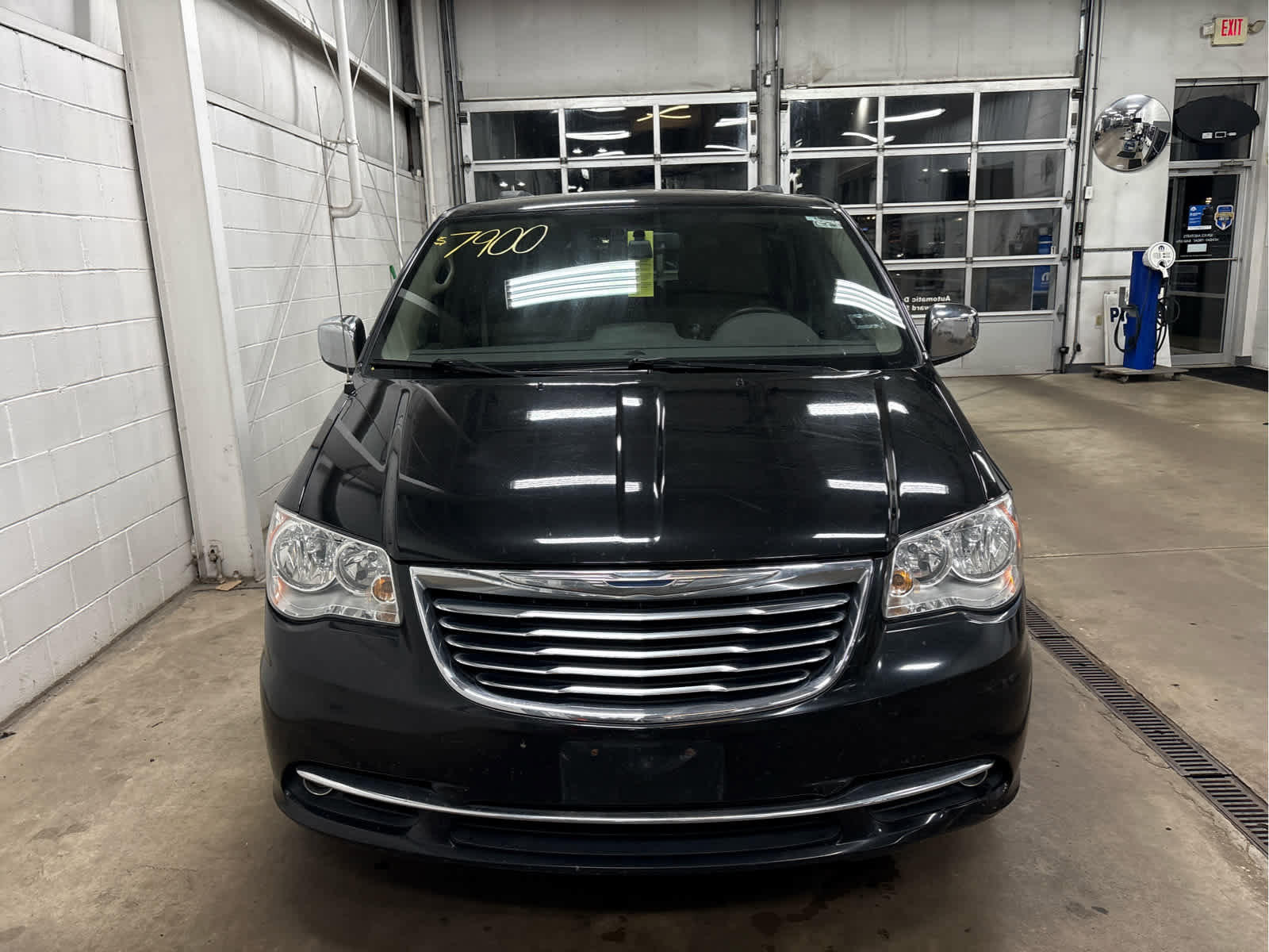 Used 2012 Chrysler Town & Country Touring-L w/ Entertainment Group #2 image 3