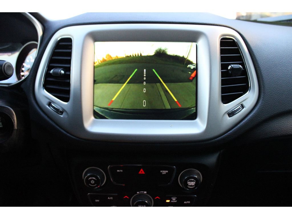 Certified 2021 Jeep Compass Latitude image 32