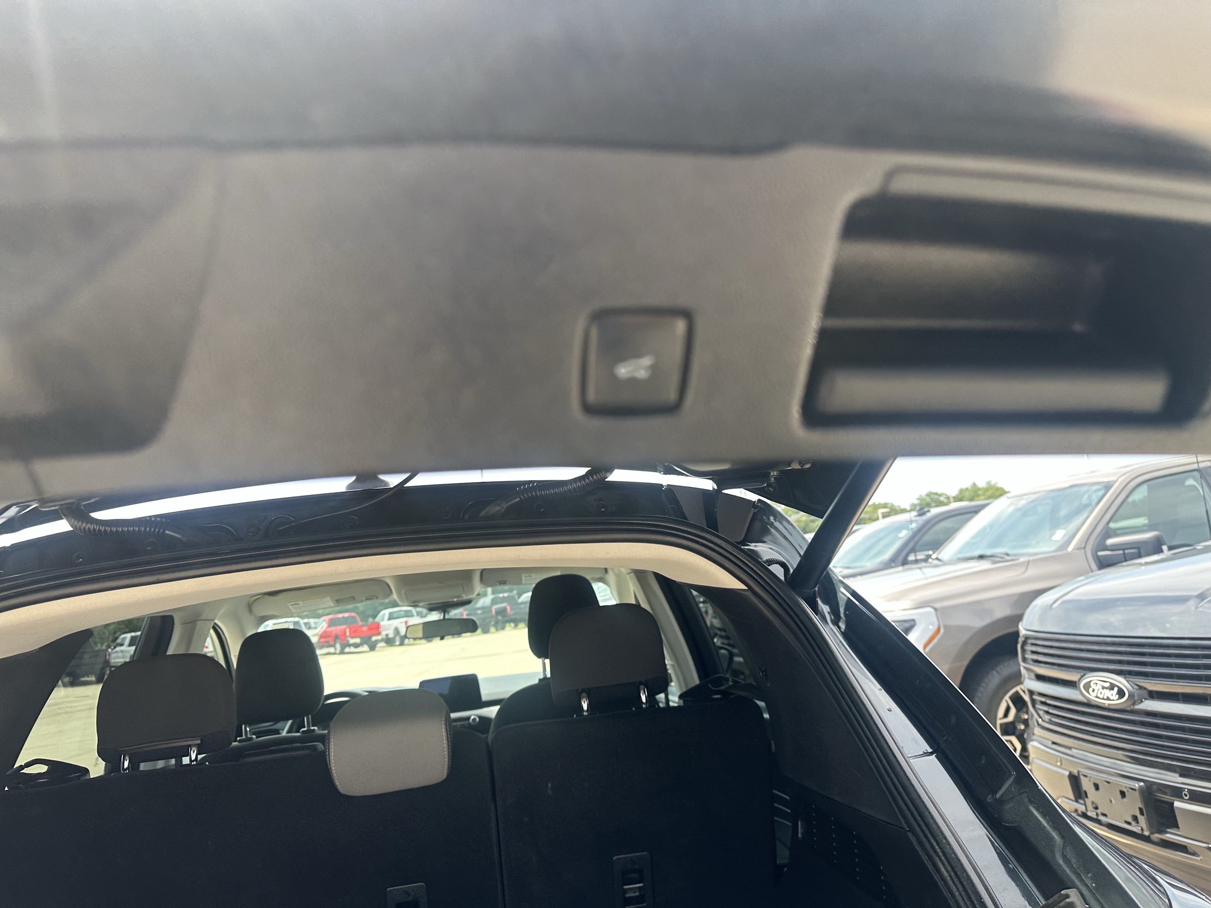 Used 2022 Ford Escape SE w/ Convenience Package FWD image 9