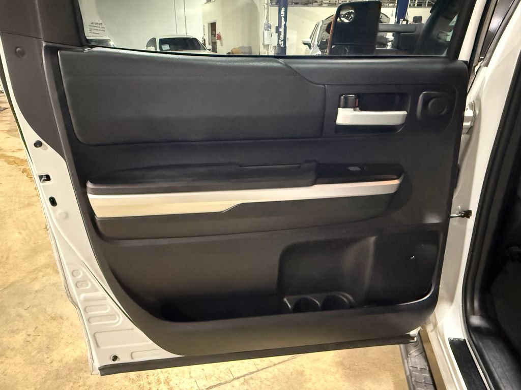 Used 2015 Toyota Tundra SR5 w/ SR5 Upgrade Package AWD/4WD image 23
