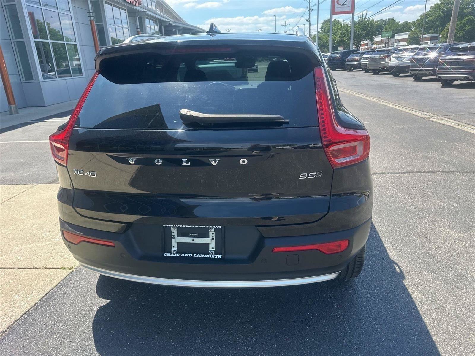 Used 2025 Volvo XC40 B5 Core AWD/4WD image 4