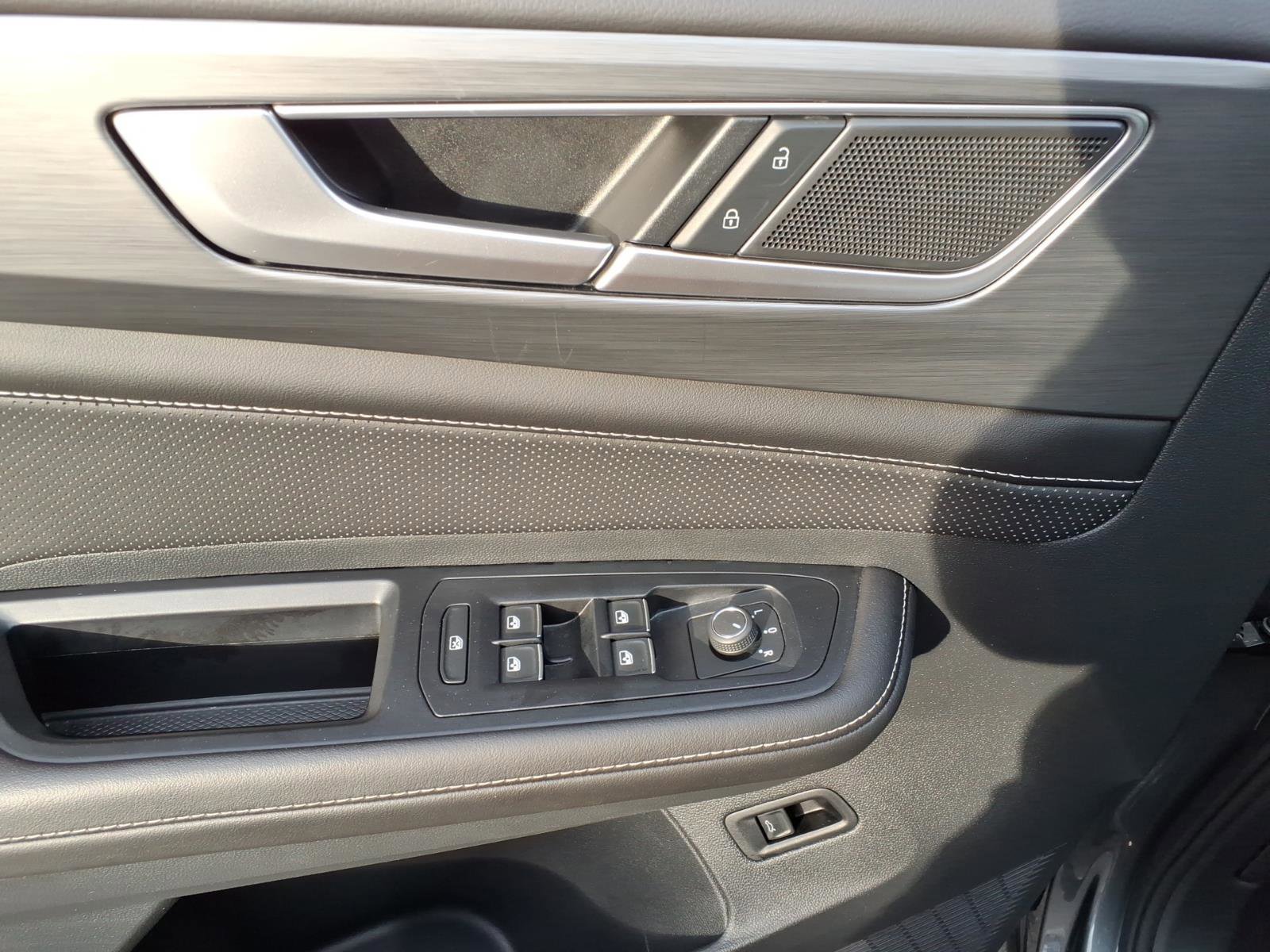 Used 2025 Volkswagen Atlas Cross Sport SE image 11