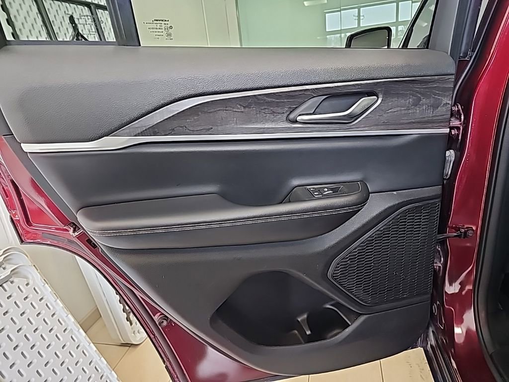 Used 2024 Jeep Grand Cherokee Limited image 28