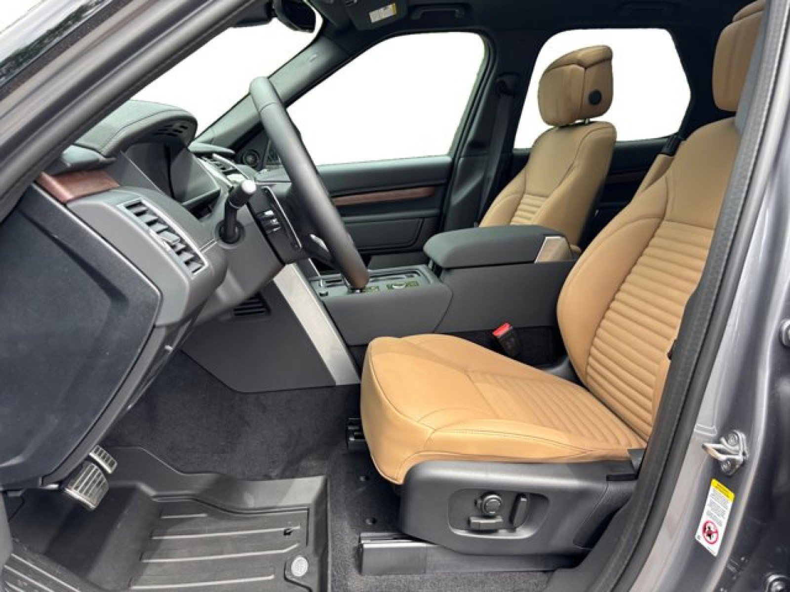 New 2025 Land Rover Discovery Dynamic SE image 10