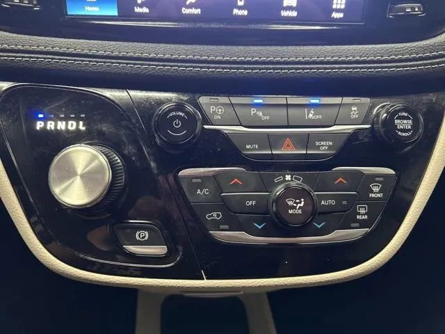 Used 2023 Chrysler Pacifica Touring-L image 23