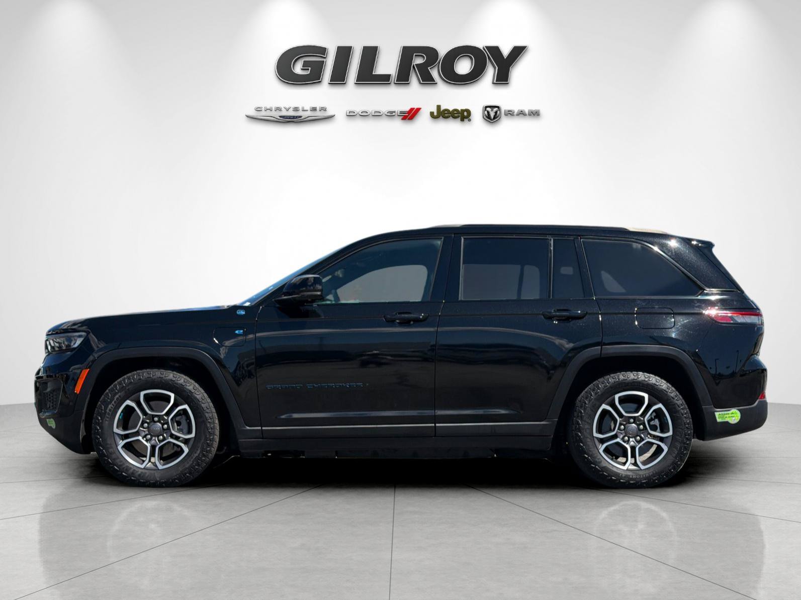 Used 2023 Jeep Grand Cherokee Trailhawk w/ Advanced Protech Group II AWD/4WD image 7
